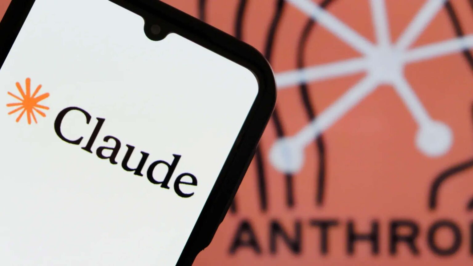 Claude מנגיש כלים מתקדמים למנויים חינמיים ומציב סטנדרט חדש לעבודה מקצועית